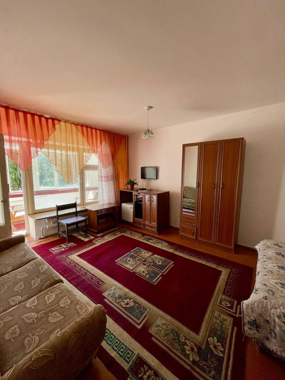 Otel Issyk-Kul 카라콜 외부 사진