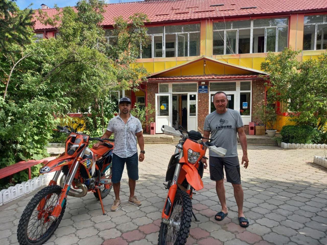 Otel Issyk-Kul 카라콜 외부 사진