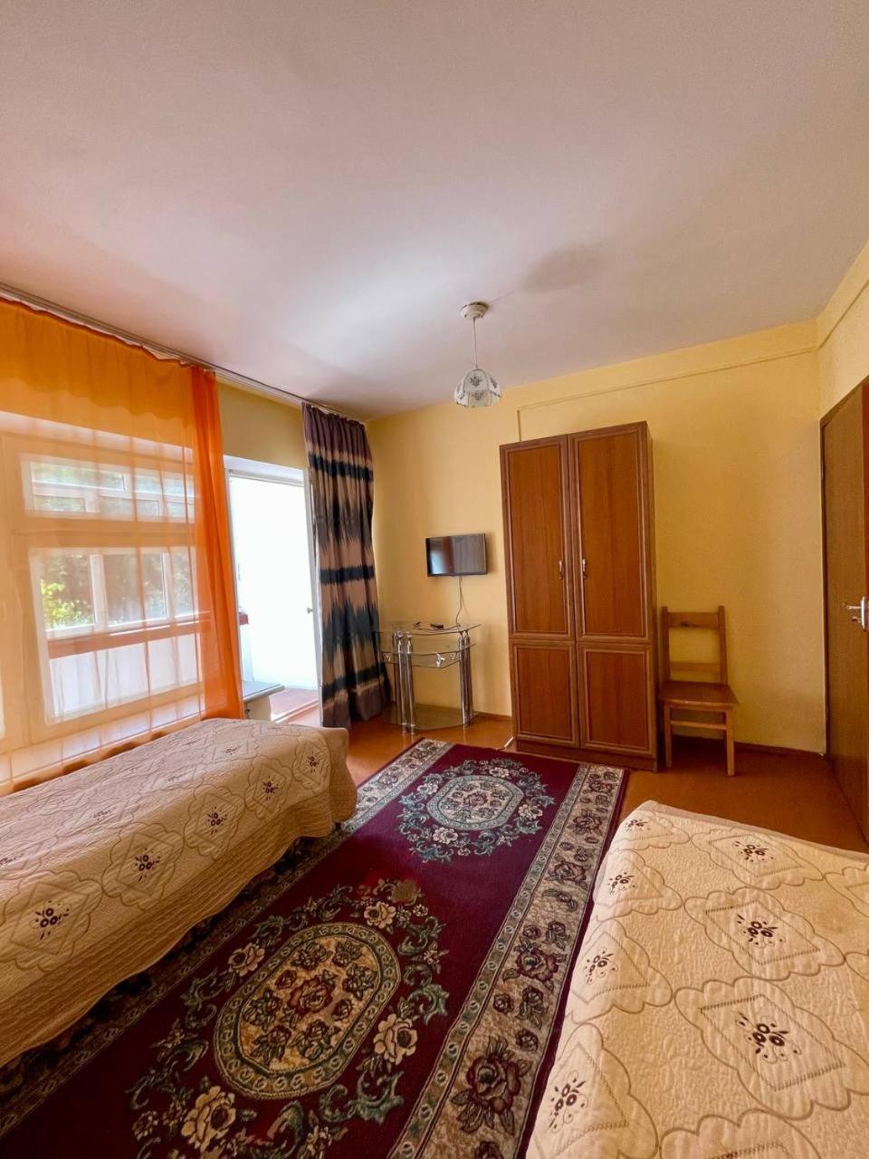 Otel Issyk-Kul 카라콜 외부 사진