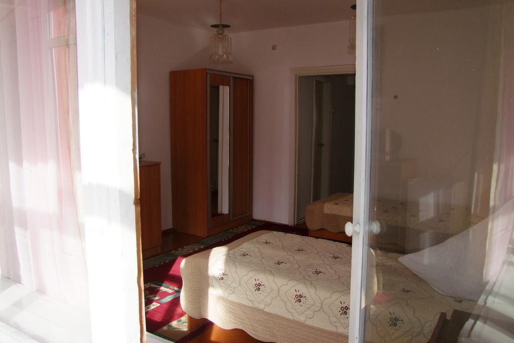 Otel Issyk-Kul 카라콜 외부 사진